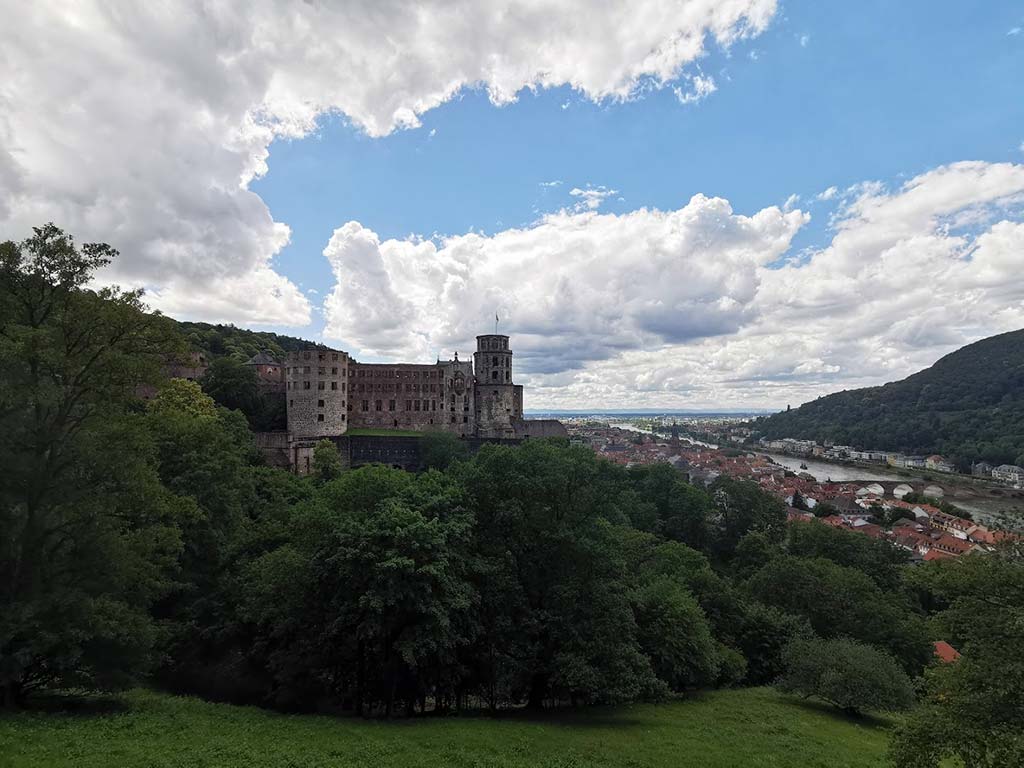 Schloss Heidelberg, Wolken, bäume, häuser